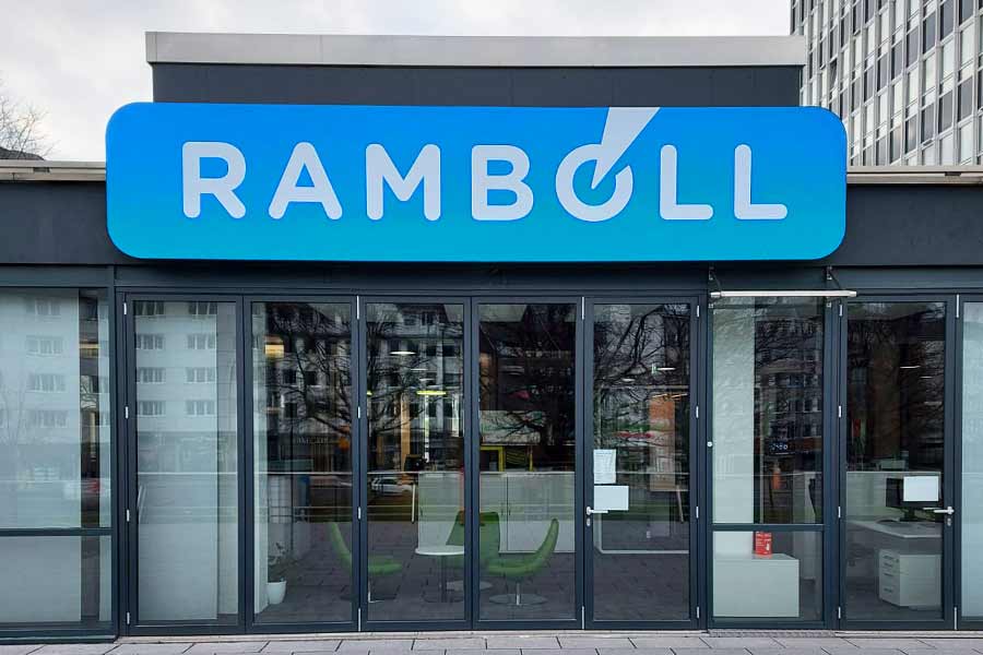 Spanntuchtransparent für die Außenwerbung von Ramboll Essen montiert von Hennerkes Licht und Werbung